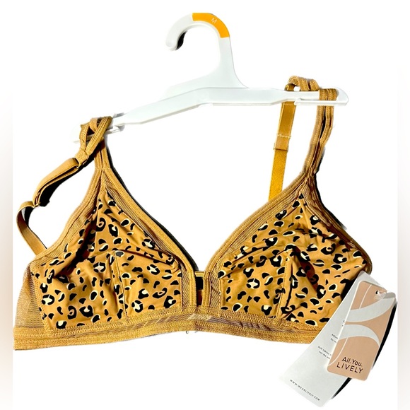 LIVELY BRA SET SIZE MEDIUM- BYE BYE POKEY WIRES. HELLO LIVELY. - Picture 2 of 5